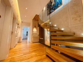 2 Floor Luxury Penthouse · 250m2• RRUGA B View